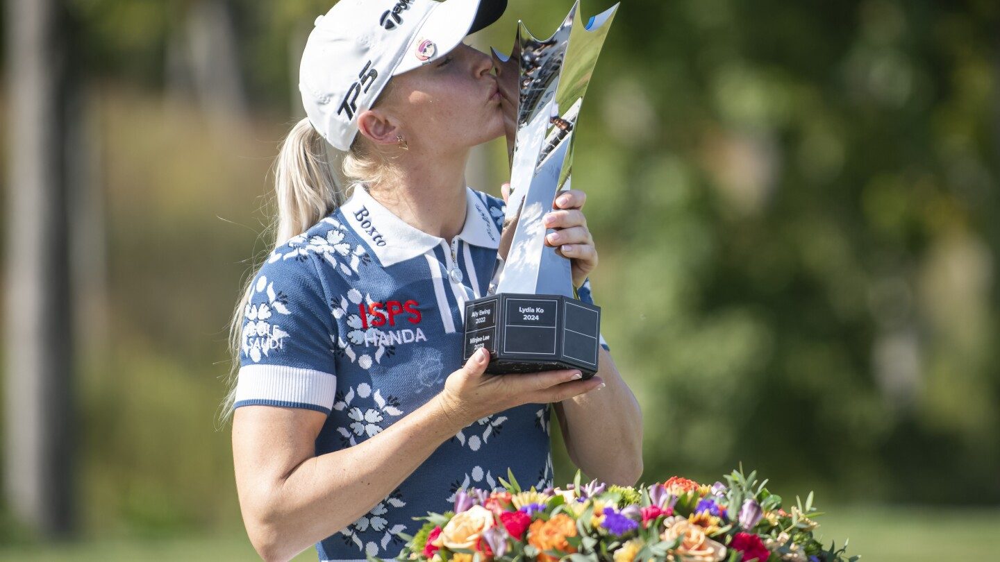 Charley Hull se corona campeona en el Kroger Queen City Championship tras el error de Thitikul – imagen editorial de golf