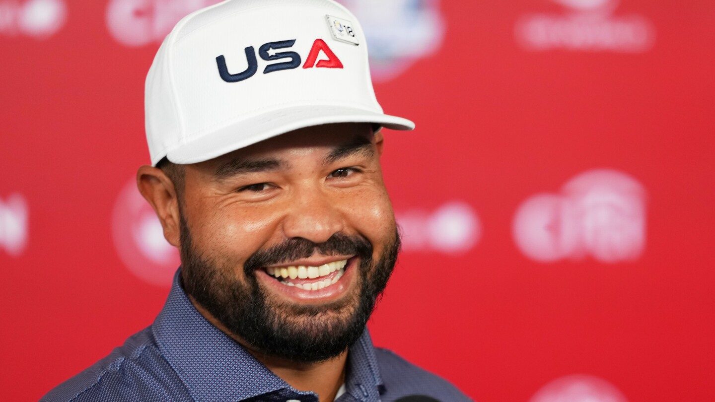 Veteranos de EE. UU. preparan a novatos como J.J. Spaun para la Ryder Cup – imagen editorial de golf