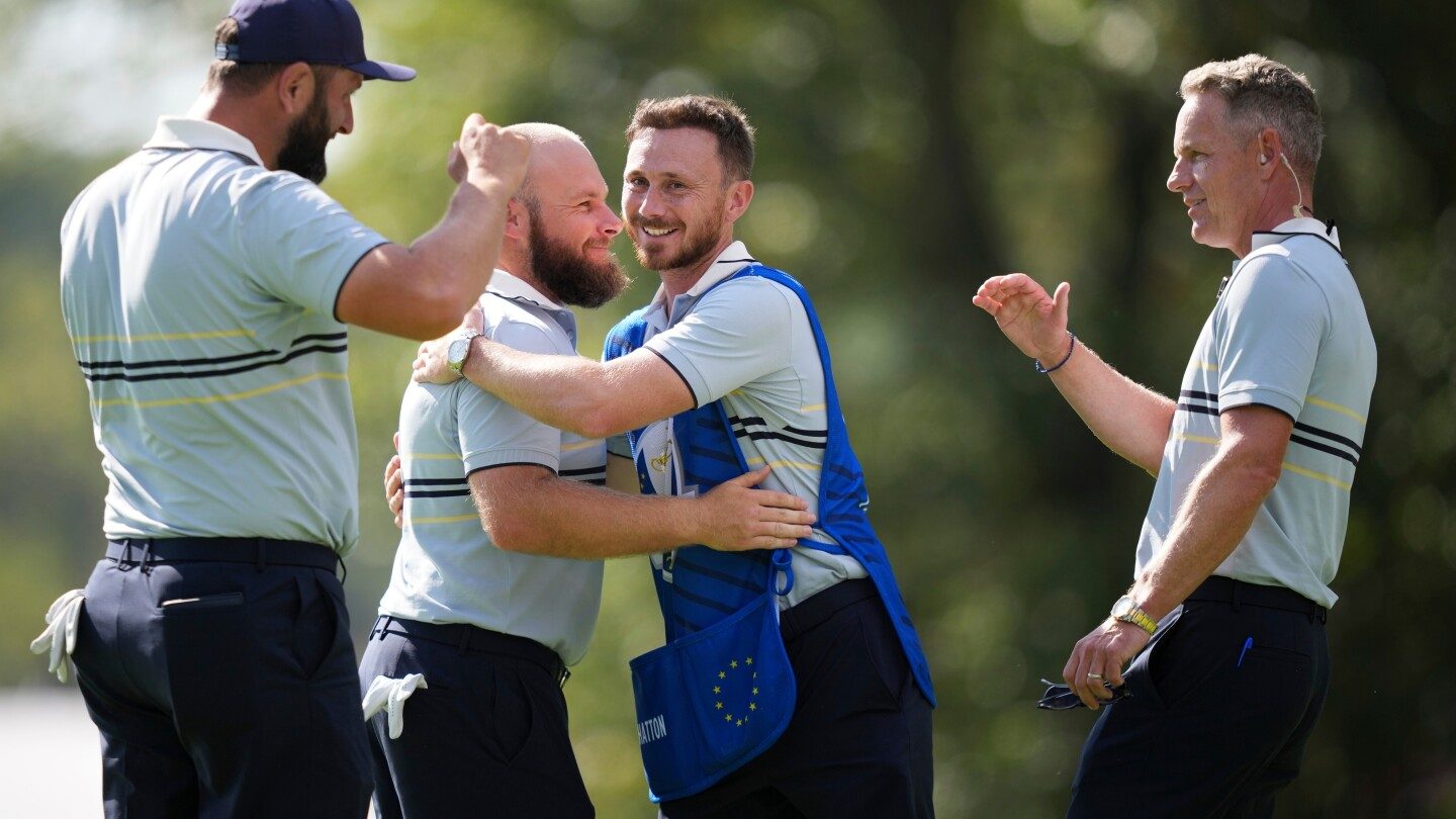 Rahm y Hatton vencen a la poderosa pareja estadounidense en una gran victoria europea en la Ryder Cup – imagen editorial de golf