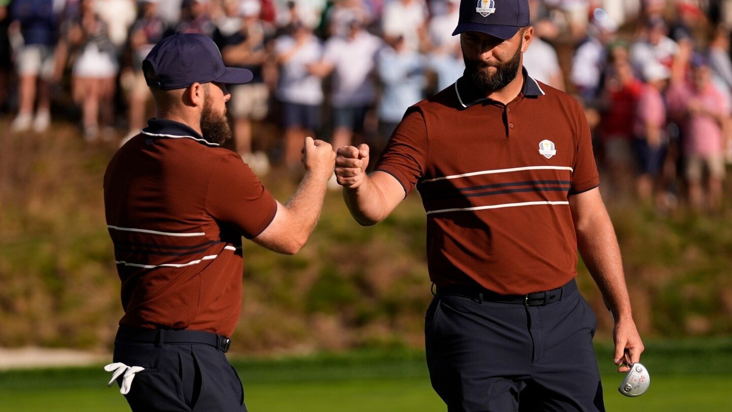 Hatton y Rahm brillan en el Ryder Cup como la Armada Española de Europa – imagen editorial de golf