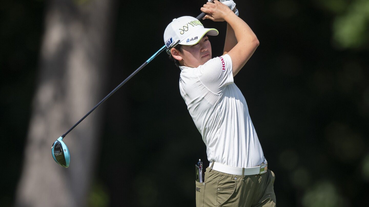 Akie Iwai lidera en Hoakalei con viento, ocho jugadoras a un golpe y Nelly Korda a dos – imagen editorial de golf
