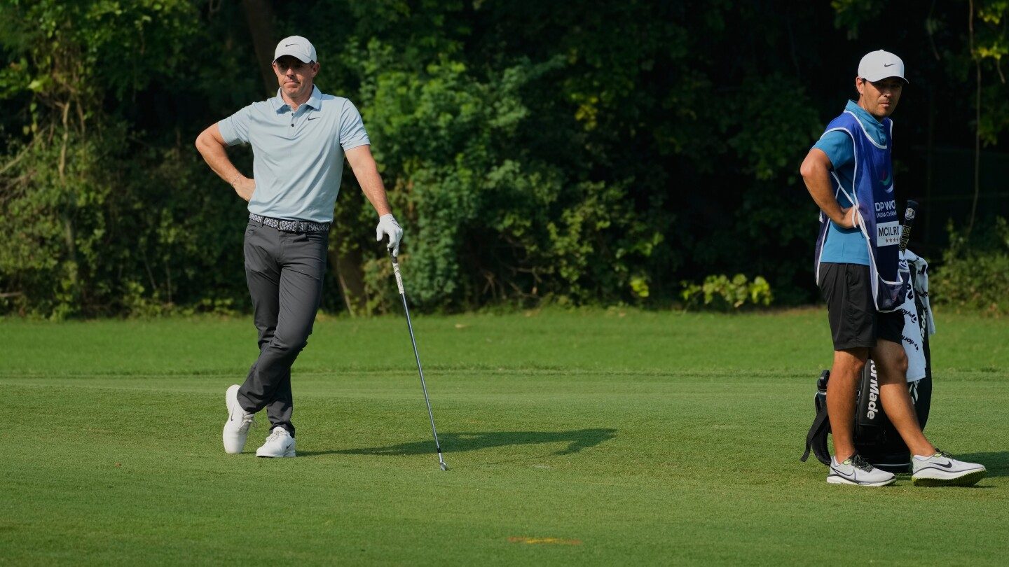 Shane Lowry lidera en India con 64, Rory McIlroy se queda sin driver y anota 69 – imagen editorial de golf