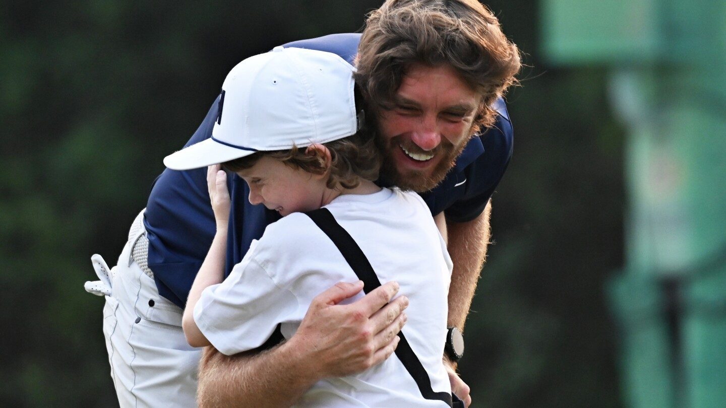 Fleetwood sigue brillando y se lleva el Campeonato de India – imagen editorial de golf