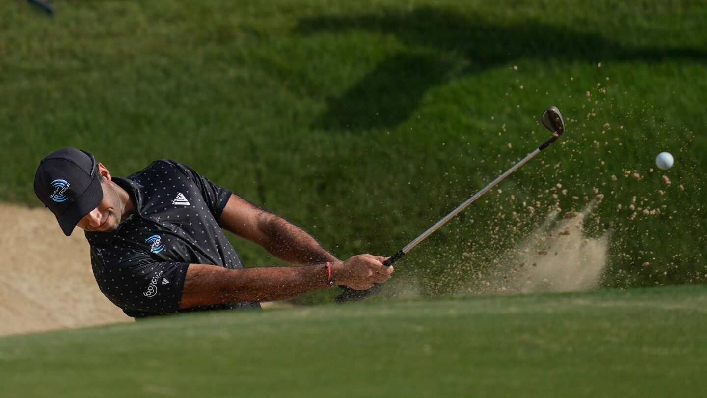 Aaron Rai lidera por un golpe en Abu Dhabi, seguido de Hojgaard y Fleetwood – imagen editorial de golf