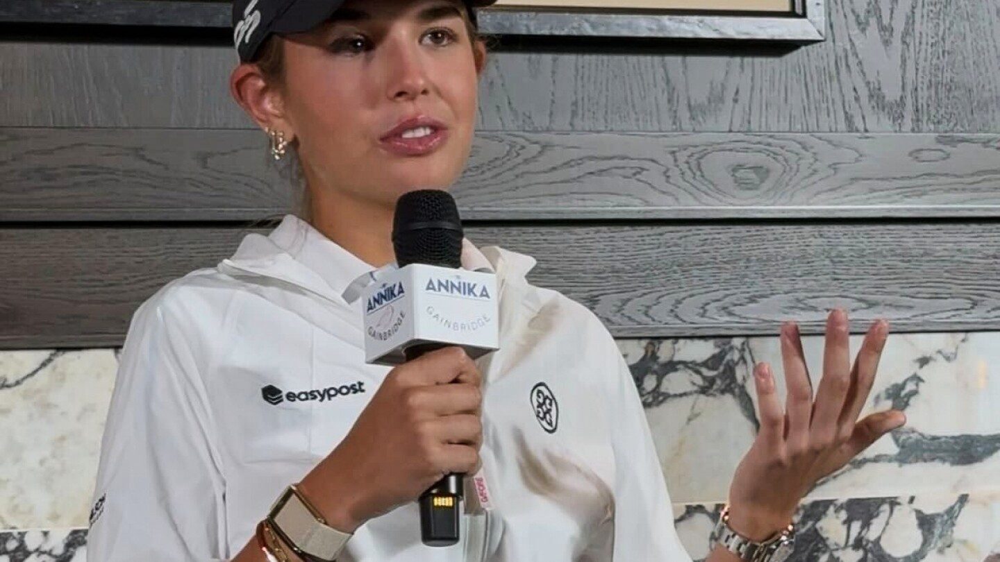 Kai Trump, la nieta de Trump, genera expectación en un torneo de la LPGA – imagen editorial de golf