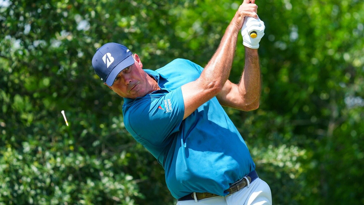 Kuchar evalúa si utilizar una exención por dinero de carrera para obtener una tarjeta completa del PGA Tour – imagen editorial de golf