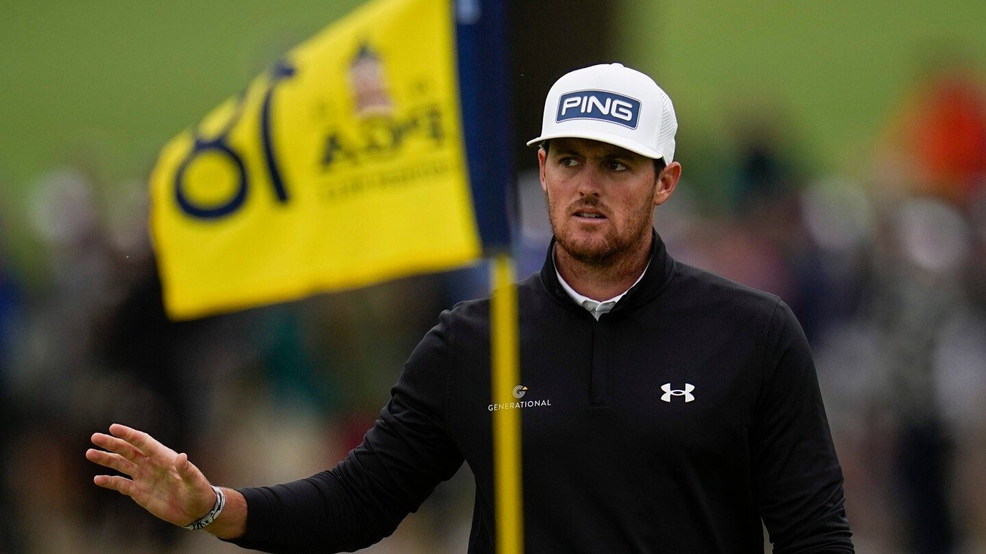 Mito Pereira, a un hoyo de un grande, anuncia su retiro del golf profesional – imagen editorial de golf